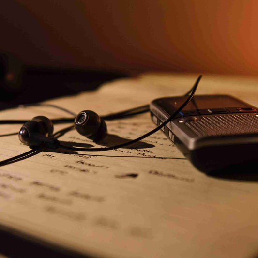 The Advantages of Choosing Wireless Headphones and Earbuds